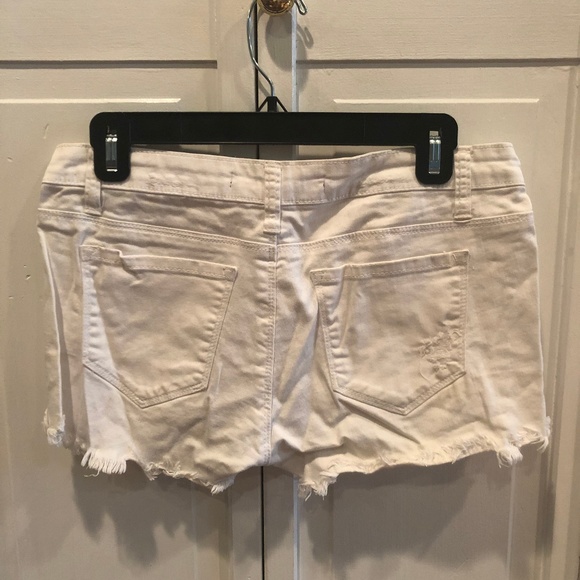 Size 28 White Jean Shorts - Picture 2 of 2